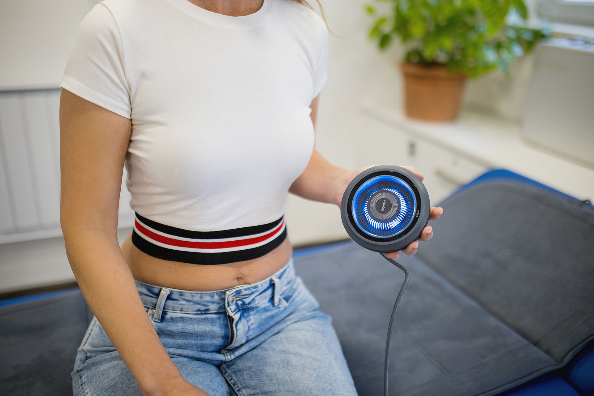 BEMER terápiás kezelés matraccal és fókuszált applikátorral.